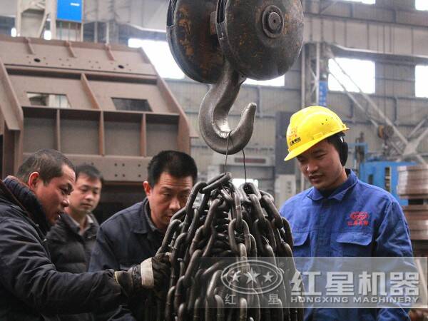 鄂式碎石機(jī)匠心做工 鄂式碎石機(jī)匠心做工