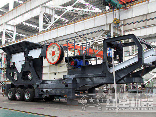 車架底盤設(shè)計(jì)緊湊的青石流動式碎石機(jī) 車架底盤設(shè)計(jì)緊湊的青石流動式碎石機(jī)