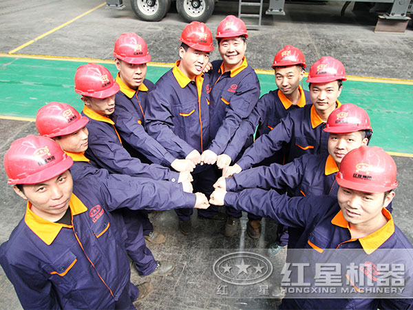 車載可移動式碎石子機(jī)售后人員風(fēng)采 車載可移動式碎石子機(jī)售后人員風(fēng)采