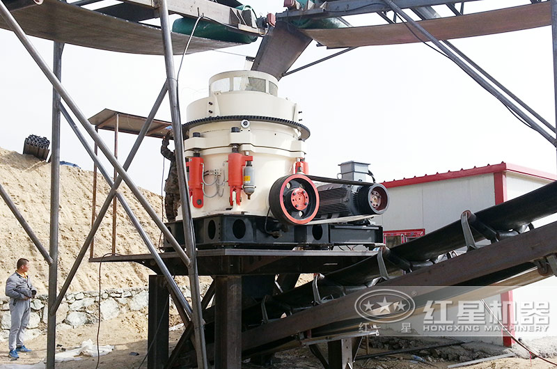 湖北高嶺石圓錐破碎機工作現場 湖北高嶺石圓錐破碎機工作現場
