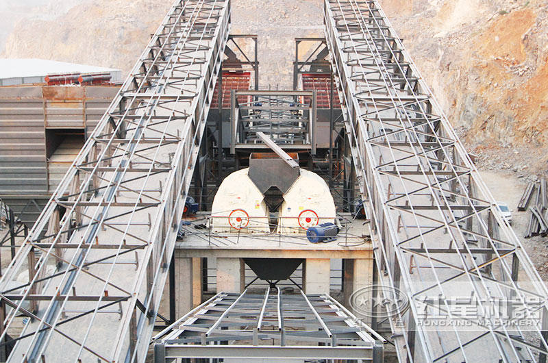 河北輝石錘式破碎機作業現場 河北輝石錘式破碎機作業現場