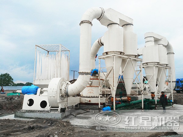 珍珠巖雷蒙磨粉機(jī)生產(chǎn)現(xiàn)場 珍珠巖雷蒙磨粉機(jī)生產(chǎn)現(xiàn)場