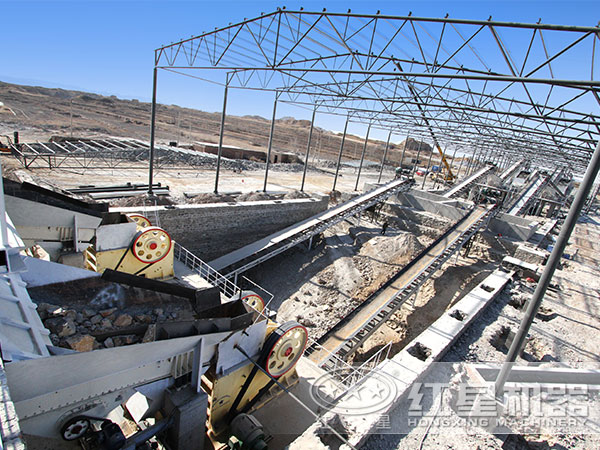 石灰石破碎現(xiàn)場 石灰石破碎現(xiàn)場