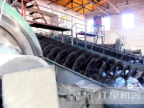 銀礦螺旋分級機作業(yè)現(xiàn)場 銀礦螺旋分級機作業(yè)現(xiàn)場