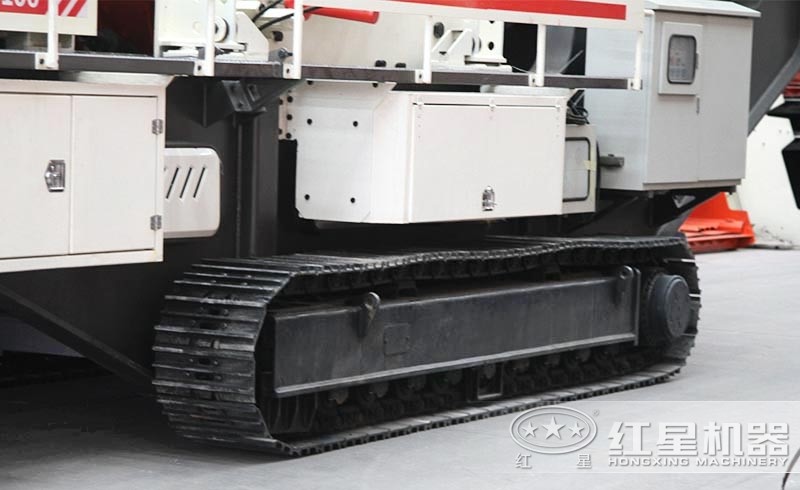 小型履帶石頭破碎機：履帶液壓驅動，砂廠暢通無阻