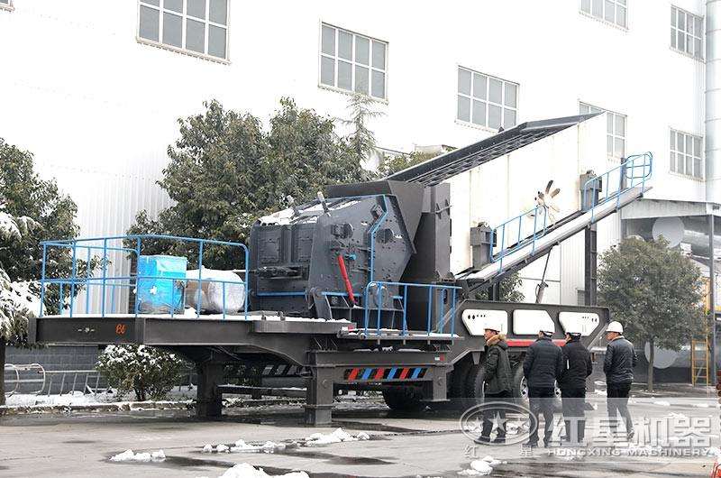 輪胎反擊破+振動篩移動破碎站 輪胎反擊破+振動篩移動破碎站