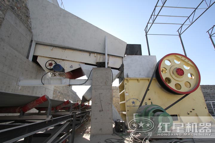 75粗顎破機在工作現(xiàn)場 75粗顎破機在工作現(xiàn)場