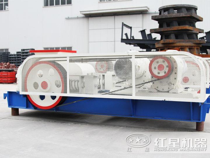 強(qiáng)力齒輥破碎機(jī)，體積小，破碎比大