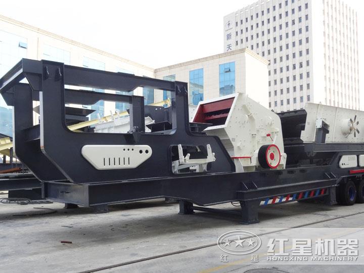 輪胎移動破碎站配反擊式破碎機(jī),時產(chǎn)70-280t/h,具有整形作用 輪胎移動破碎站配反擊式破碎機(jī),時產(chǎn)70-280t/h,具有整形作用