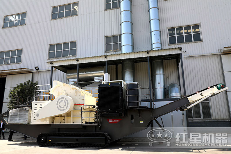 履帶移動磕石機，原地轉向，移動更靈活