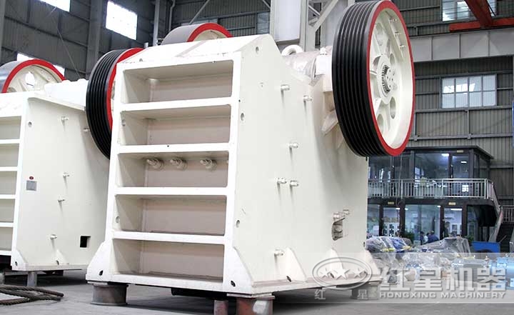 普通時(shí)產(chǎn)500噸鄂式石料破碎機(jī),進(jìn)料粒度≤850mm 普通時(shí)產(chǎn)500噸鄂式石料破碎機(jī),進(jìn)料粒度≤850mm