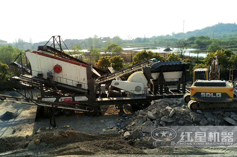 山東廊坊移動(dòng)石子破碎生產(chǎn)線現(xiàn)場(chǎng) 山東廊坊移動(dòng)石子破碎生產(chǎn)線現(xiàn)場(chǎng)