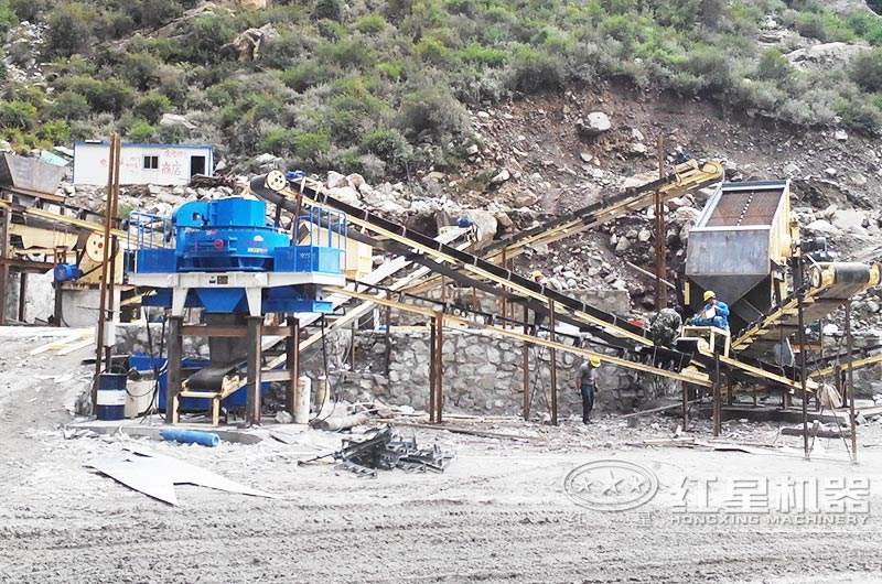 時產(chǎn)300噸加工石英砂生產(chǎn)線現(xiàn)場 時產(chǎn)300噸加工石英砂生產(chǎn)線現(xiàn)場