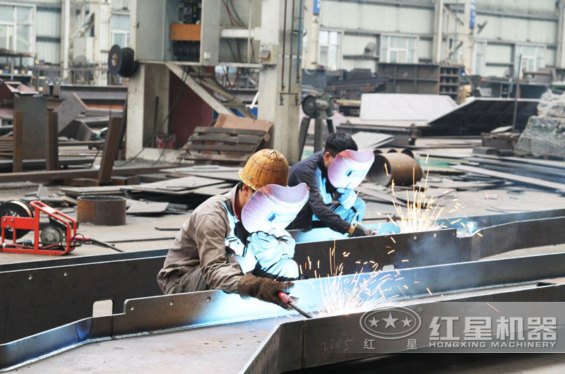 小型輥式粉碎機(jī)專業(yè)廠家,紅星值得信賴 小型輥式粉碎機(jī)專業(yè)廠家,紅星值得信賴