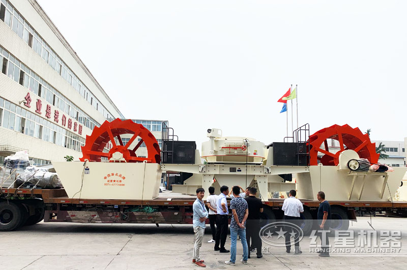 爭(zhēng)分奪秒,紅星盡快為客戶專車發(fā)貨 爭(zhēng)分奪秒,紅星盡快為客戶專車發(fā)貨