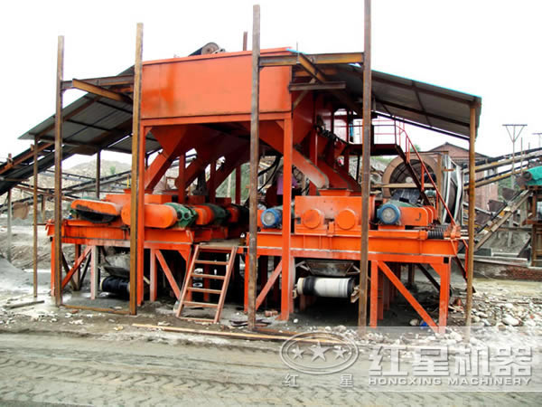 對輥式破碎機(jī)作業(yè)現(xiàn)場圖 對輥式破碎機(jī)作業(yè)現(xiàn)場圖