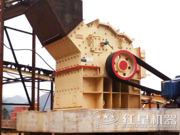 第四代新型制砂機作業(yè)現(xiàn)場圖 第四代新型制砂機作業(yè)現(xiàn)場圖