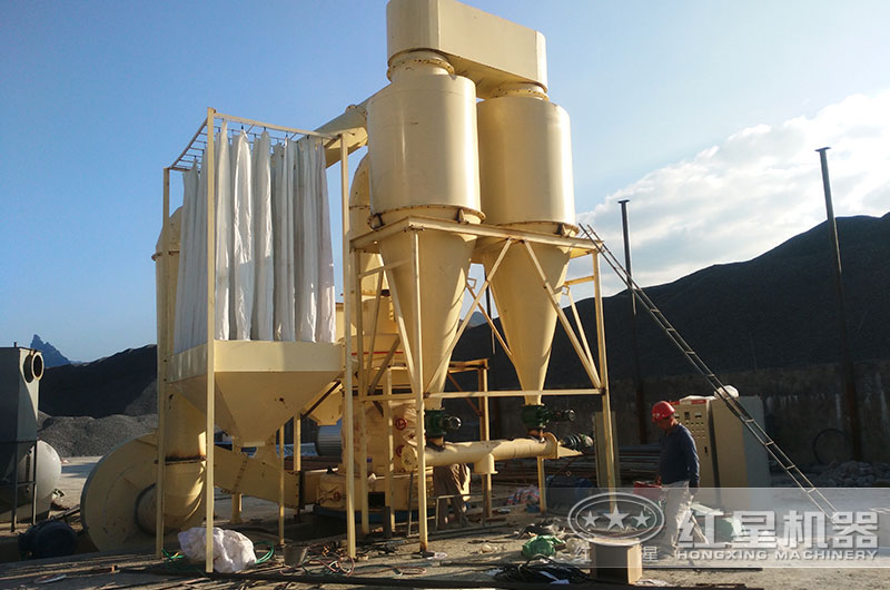 小型超細粉磨機生產現(xiàn)場圖片 小型超細粉磨機生產現(xiàn)場圖片