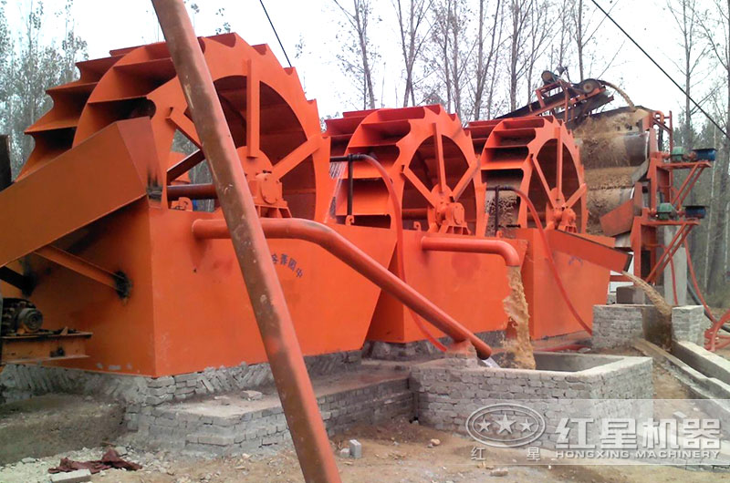 3臺洗沙機聯合作業,產量更高 3臺洗沙機聯合作業,產量更高