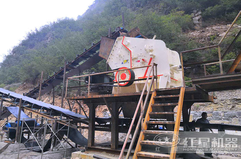 石子生產(chǎn)線現(xiàn)場_反擊式破碎機(jī) 石子生產(chǎn)線現(xiàn)場_反擊式破碎機(jī)