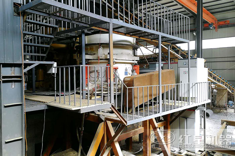 圓錐破碎機(jī)作業(yè)現(xiàn)場(chǎng)實(shí)拍圖 圓錐破碎機(jī)作業(yè)現(xiàn)場(chǎng)實(shí)拍圖