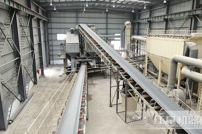 江蘇客戶膠帶輸送機(jī)工作現(xiàn)場(chǎng) 江蘇客戶膠帶輸送機(jī)工作現(xiàn)場(chǎng)