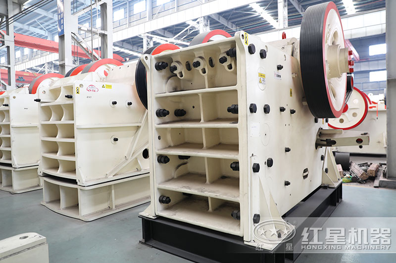 石頭粗碎:顎式破碎機 石頭粗碎:顎式破碎機