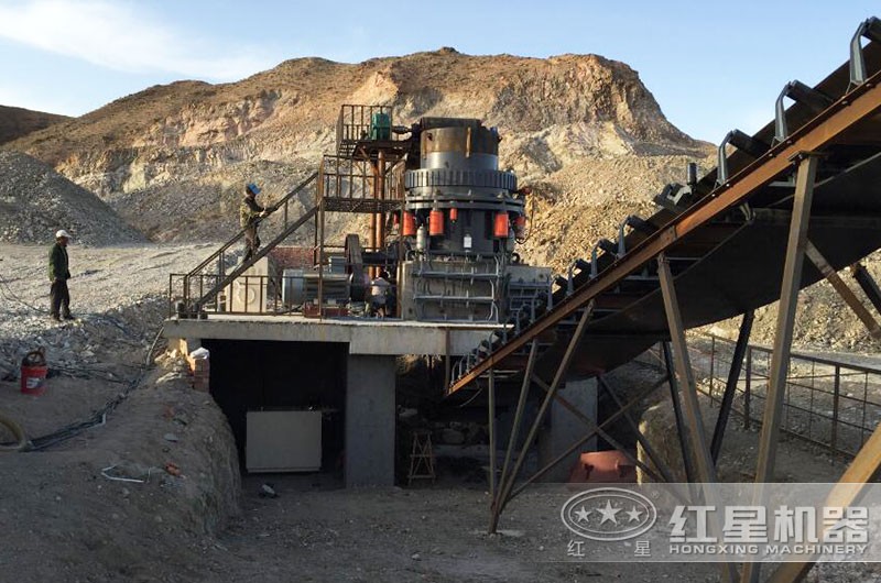 圓錐破碎機(jī)工作現(xiàn)場(chǎng) 圓錐破碎機(jī)工作現(xiàn)場(chǎng)