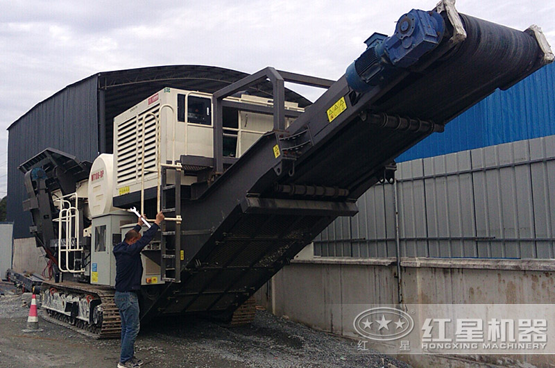 河南鄭州移動(dòng)破碎機(jī)現(xiàn)場(chǎng) 河南鄭州移動(dòng)破碎機(jī)現(xiàn)場(chǎng)