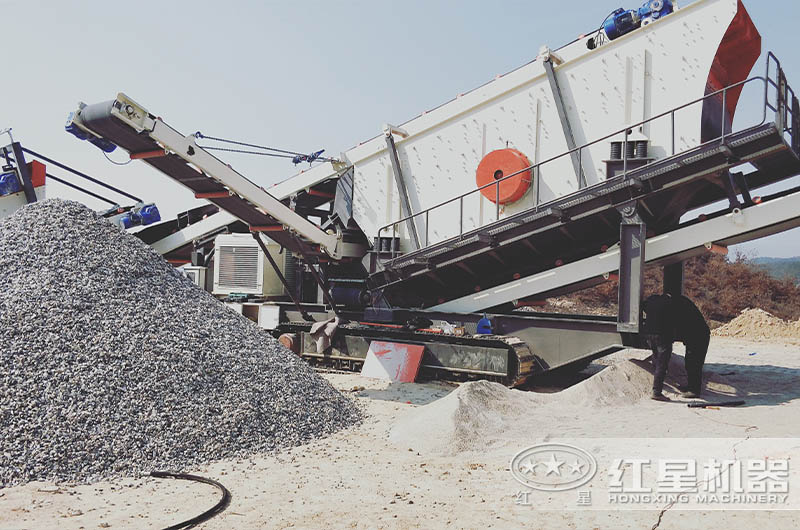 移動石子破碎機作業(yè)現(xiàn)場 移動石子破碎機作業(yè)現(xiàn)場