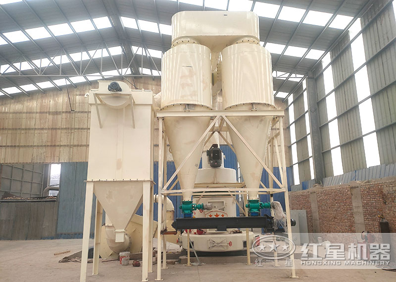 石料磨粉機(jī)現(xiàn)場(chǎng)圖 石料磨粉機(jī)現(xiàn)場(chǎng)圖