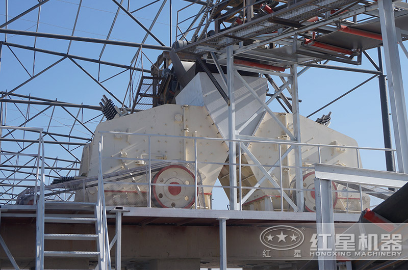 破碎機(jī)生產(chǎn)現(xiàn)場(chǎng)