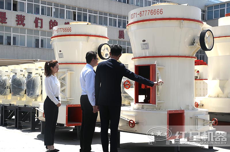 設備經(jīng)理帶客戶參觀 設備經(jīng)理帶客戶參觀